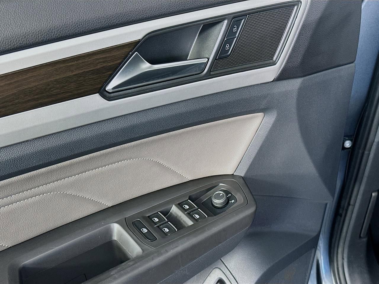 Used 2022 Volkswagen Atlas SE w/ Black Wheel Package image 26