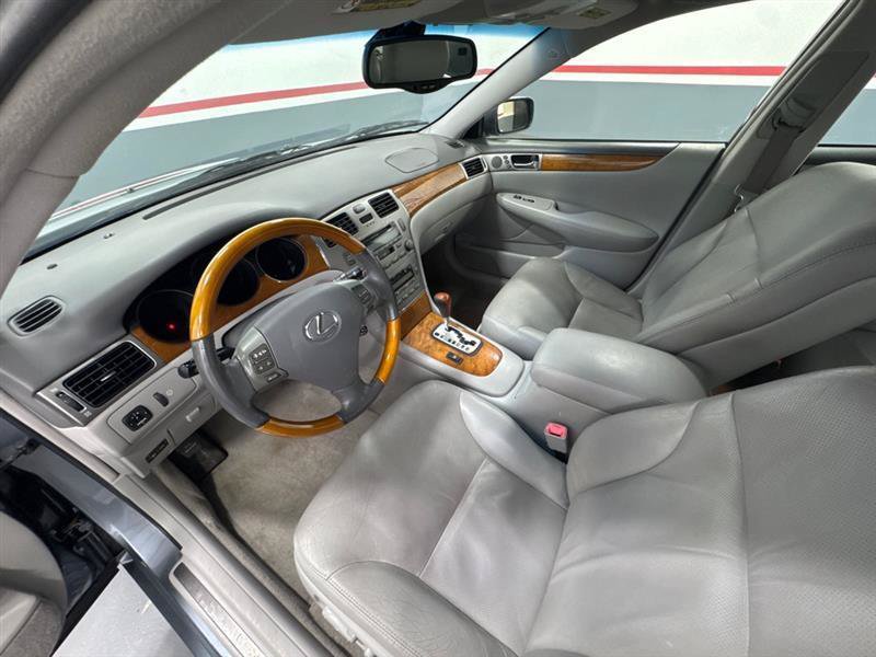 Used 2005 Lexus ES 330 FWD image 10