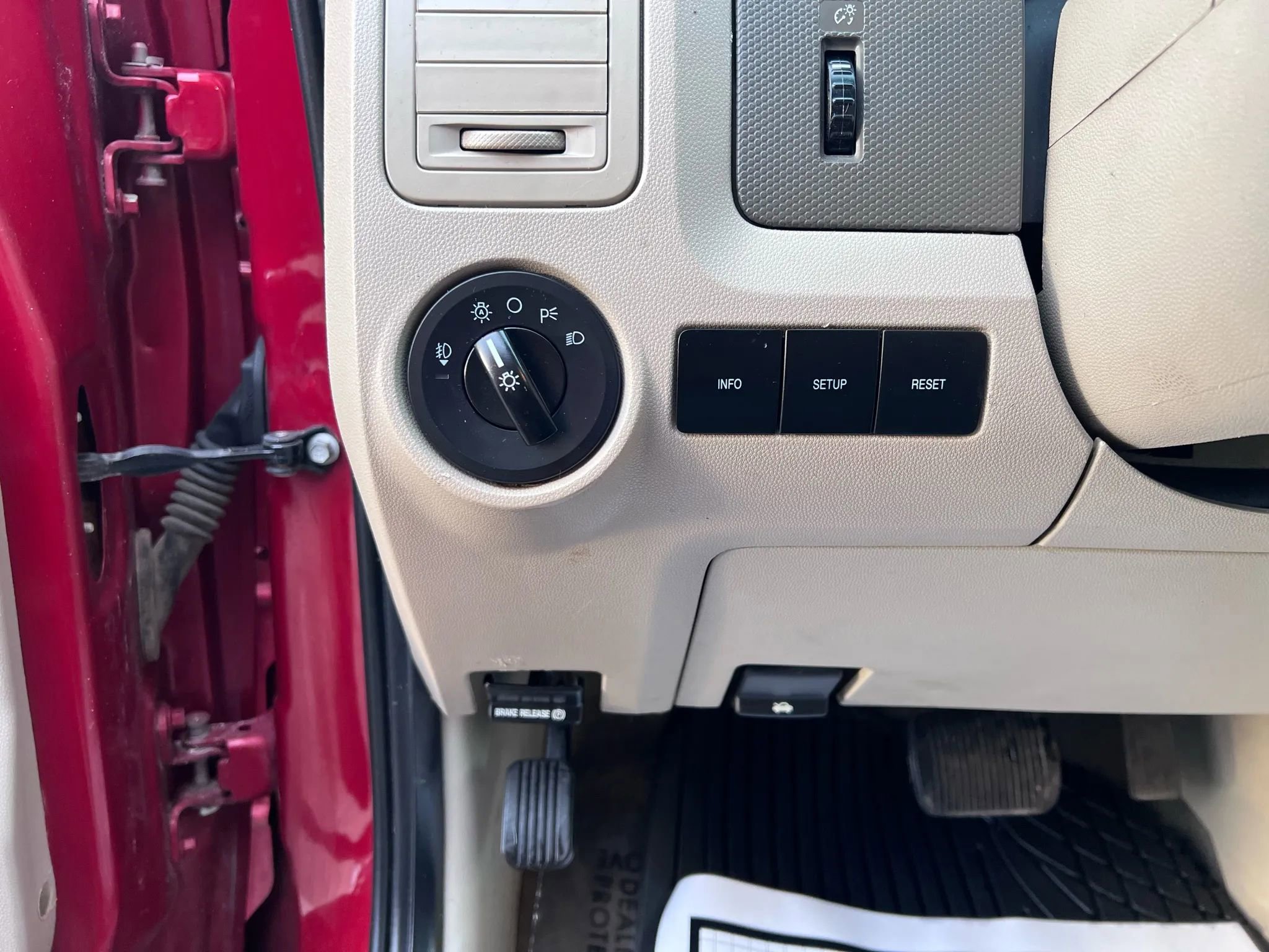 Used 2010 Ford Escape XLT image 29