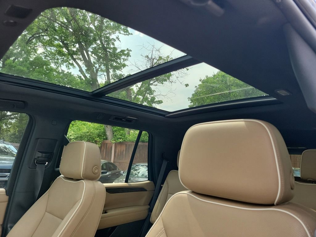 Used 2023 Chevrolet Tahoe Premier AWD/4WD image 21