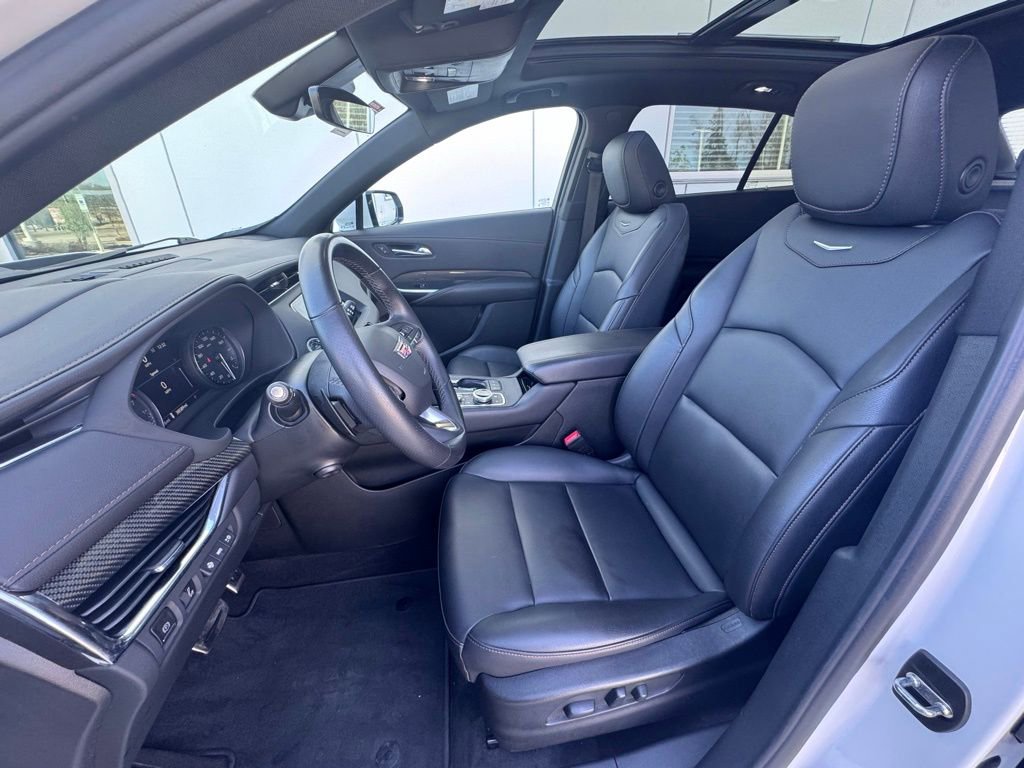 Used 2022 Cadillac XT4 Sport w/ Technology Package image 10