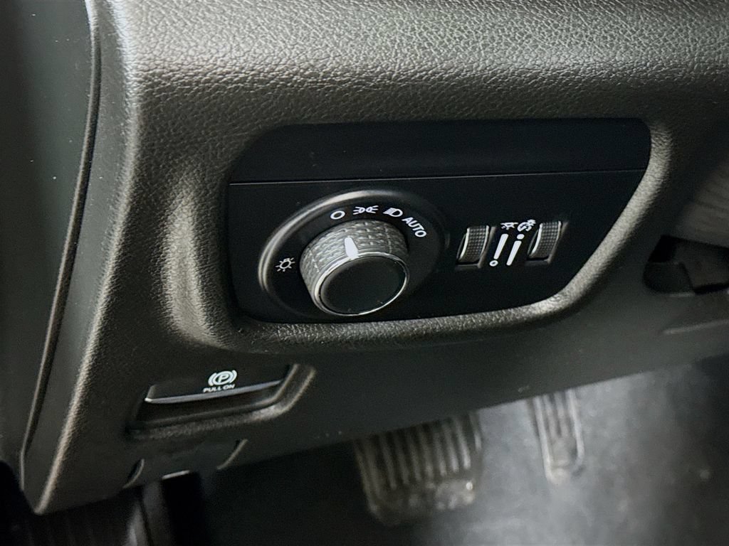 Used 2023 Jeep Grand Cherokee Altitude AWD/4WD image 20