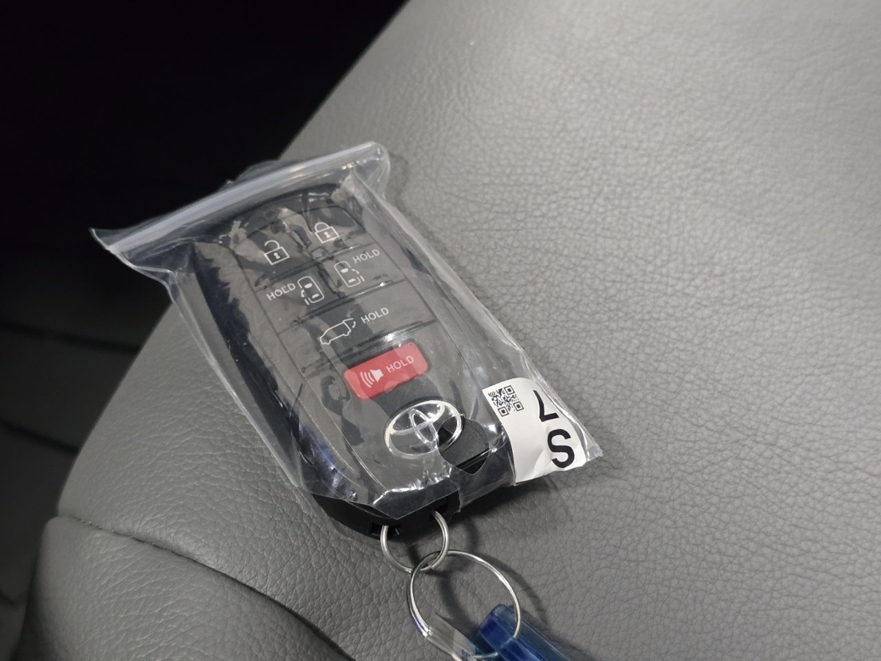 New 2026 Toyota Sienna XLE image 34