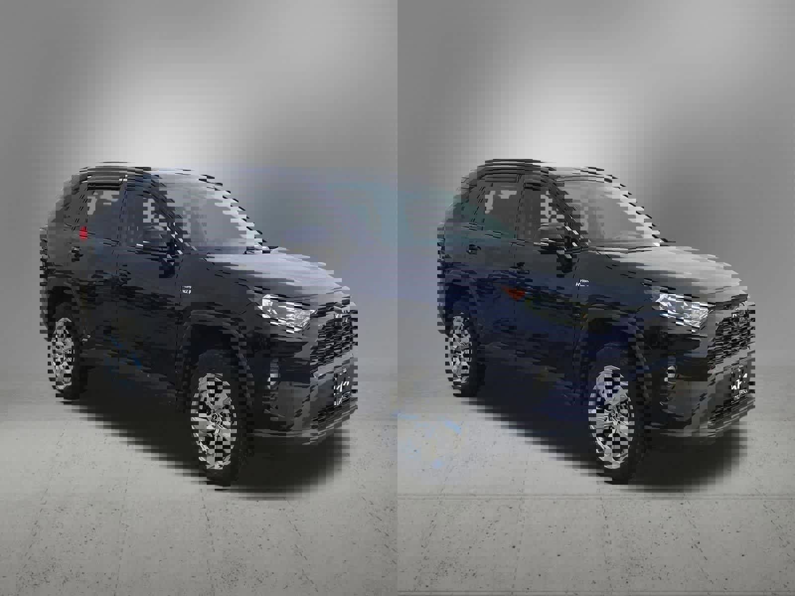 Used 2021 Toyota RAV4 XLE Premium image 8