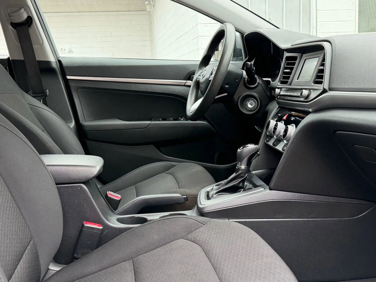 Used 2019 Hyundai Elantra SE w/ Winter Weather Package image 7