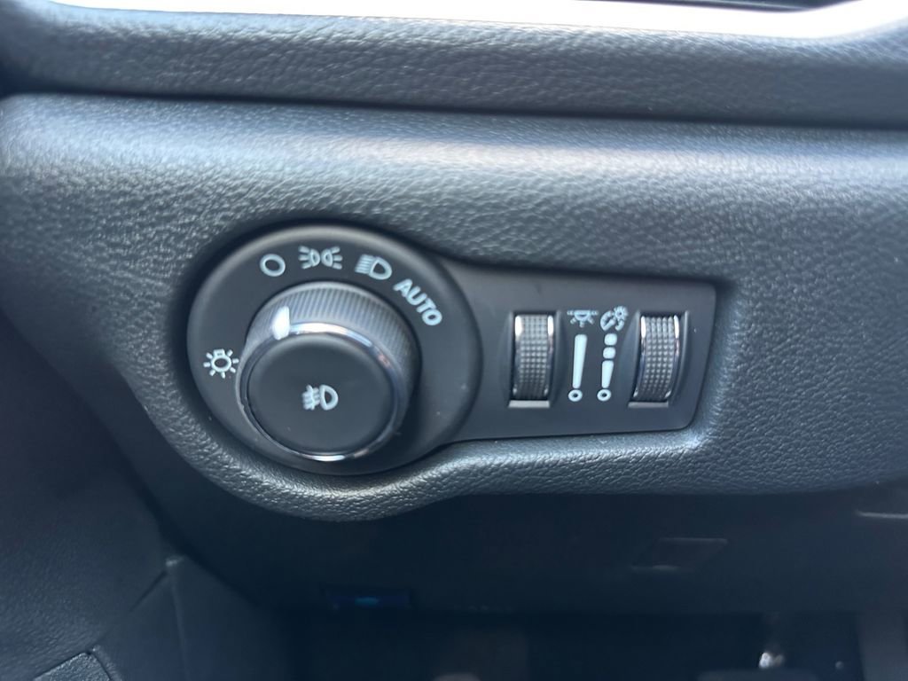 New 2026 Chrysler Pacifica Select image 18