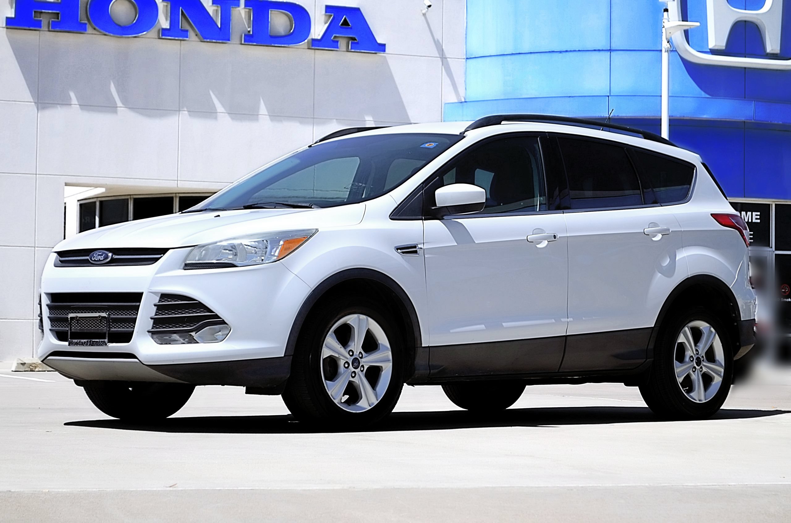 Used 2016 Ford Escape SE w/ Equipment Group 201A FWD image 1