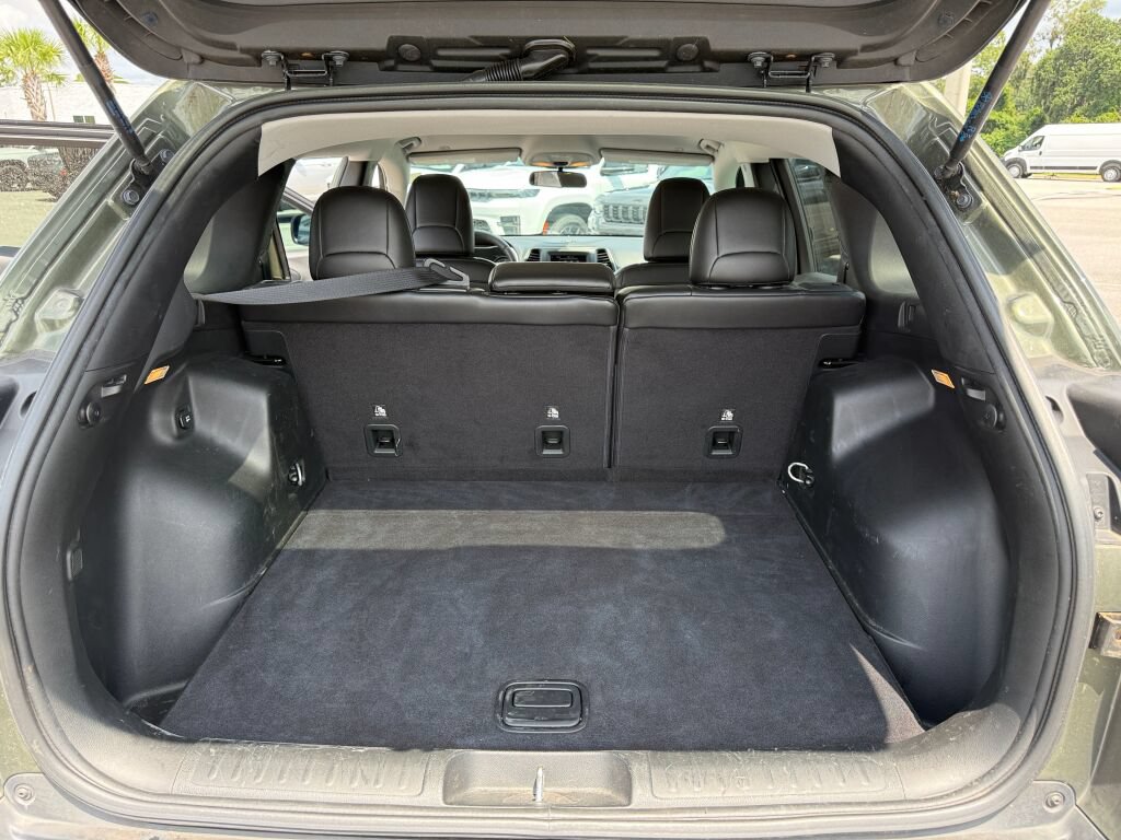 Used 2019 Jeep Cherokee Latitude Plus FWD image 31