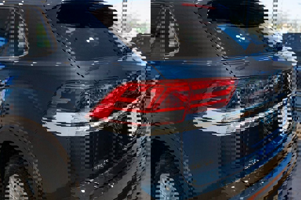 Used 2023 Volkswagen Atlas Cross Sport SE image 9