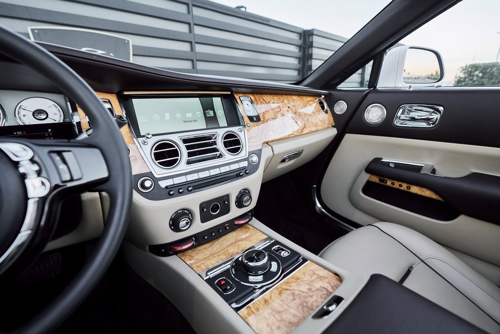 Used 2017 Rolls-Royce Dawn image 56