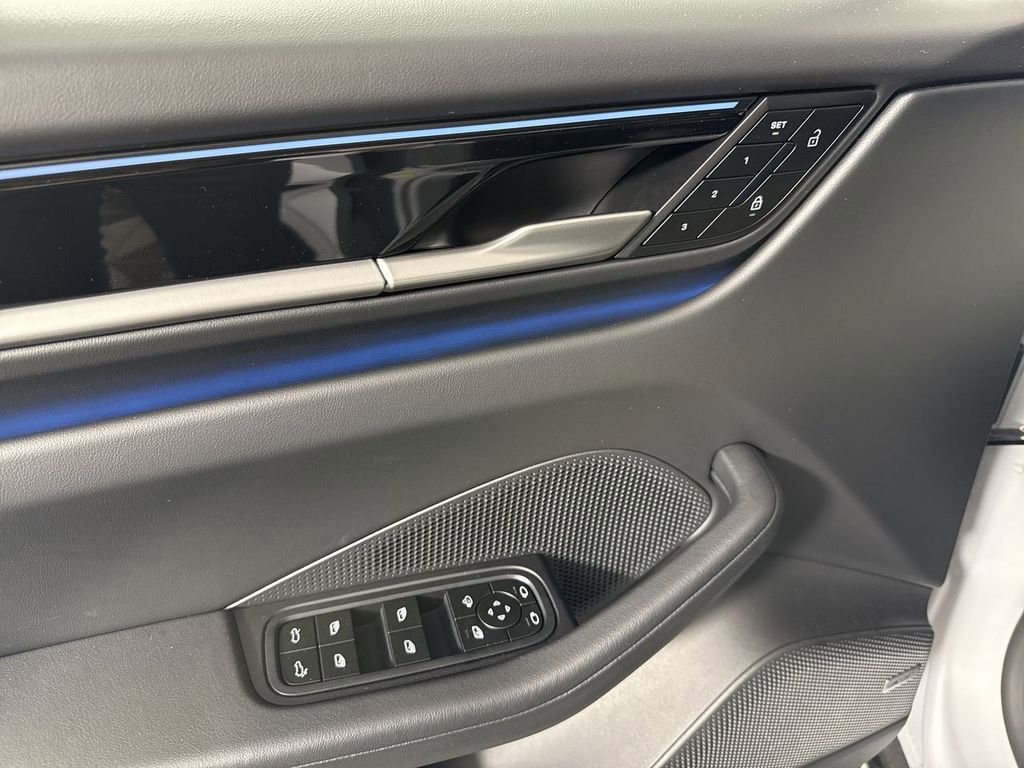 New 2025 Porsche Macan 4 Electric AWD/4WD image 35