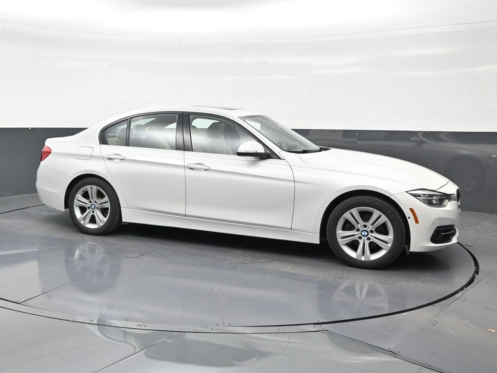 Used 2018 BMW 330i Sedan RWD image 4