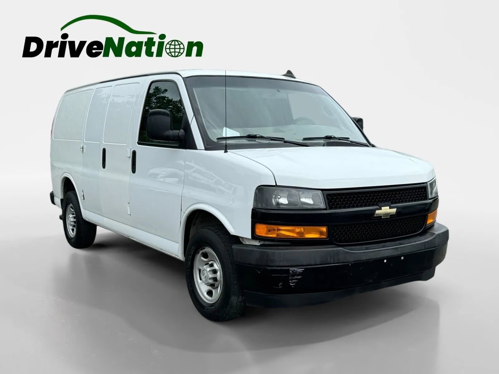 Used 2018 Chevrolet Express 2500 RWD image 3