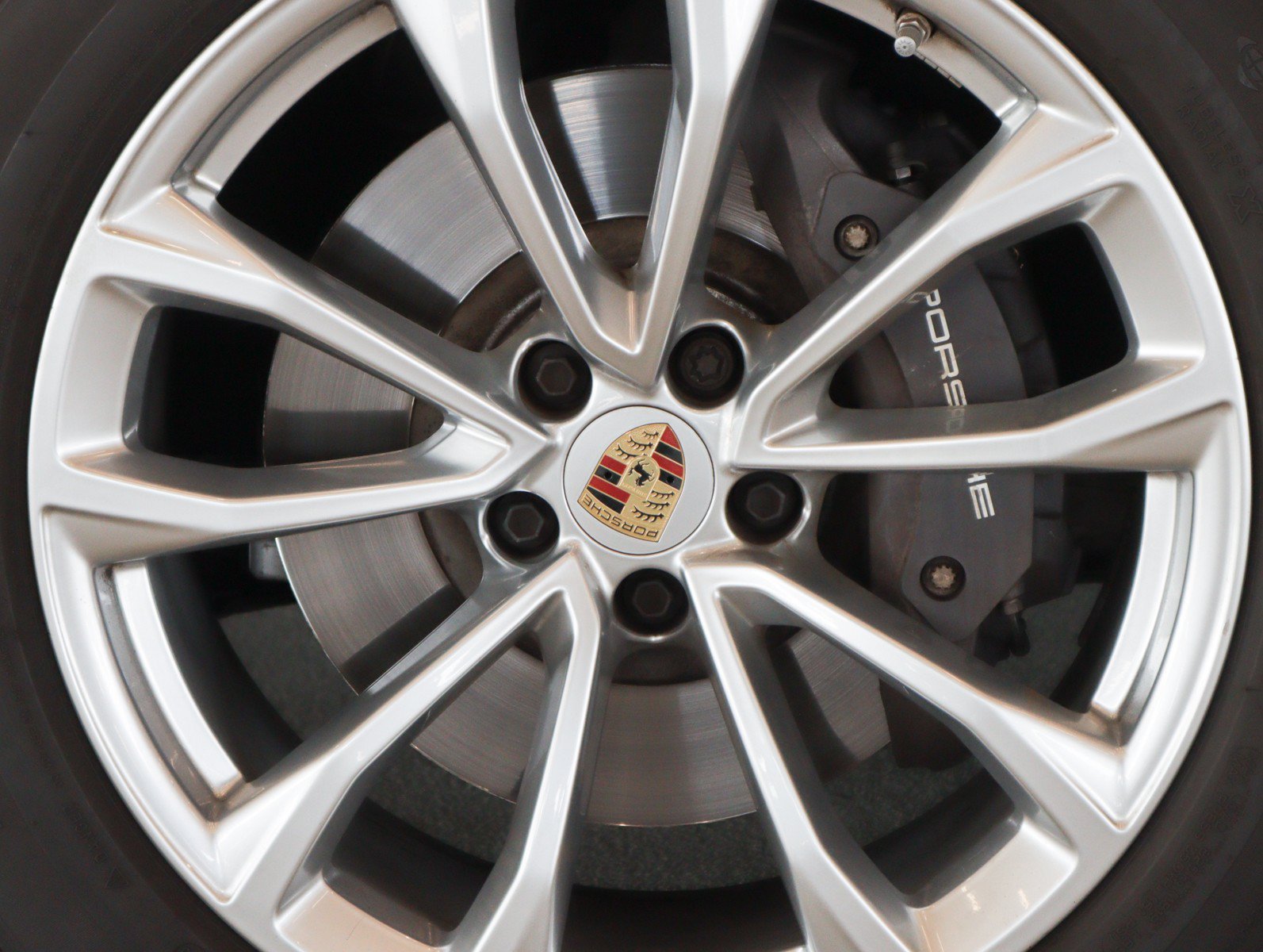 Certified 2023 Porsche Macan AWD/4WD image 13