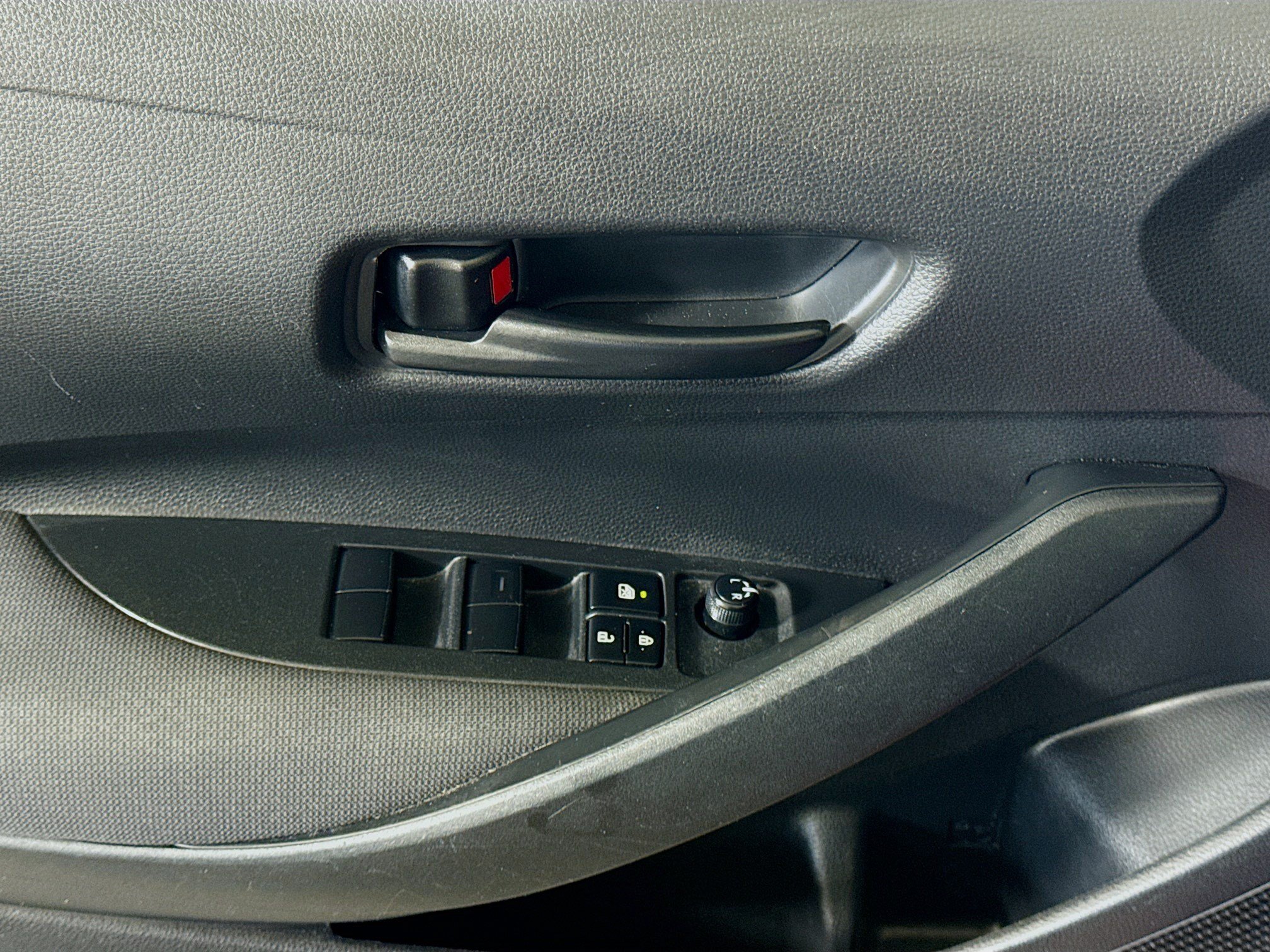 Used 2022 Toyota Corolla LE FWD image 23