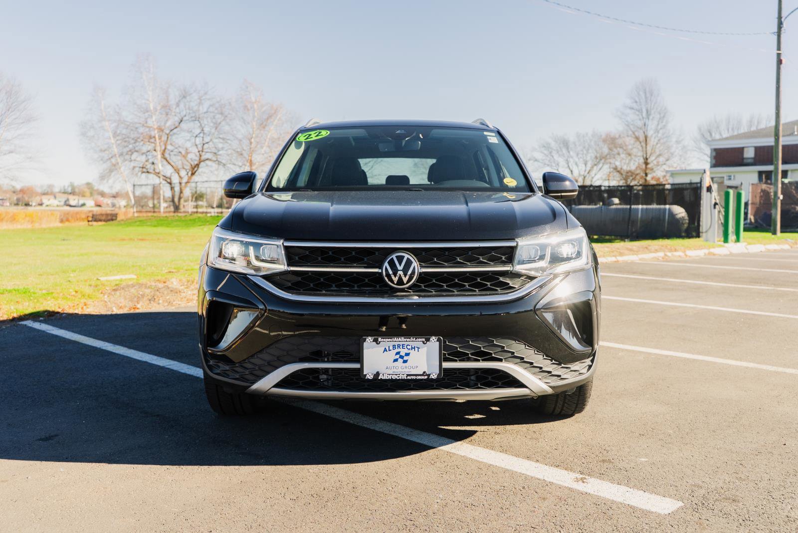 Used 2022 Volkswagen Taos SEL w/ Panoramic Sunroof Package image 9
