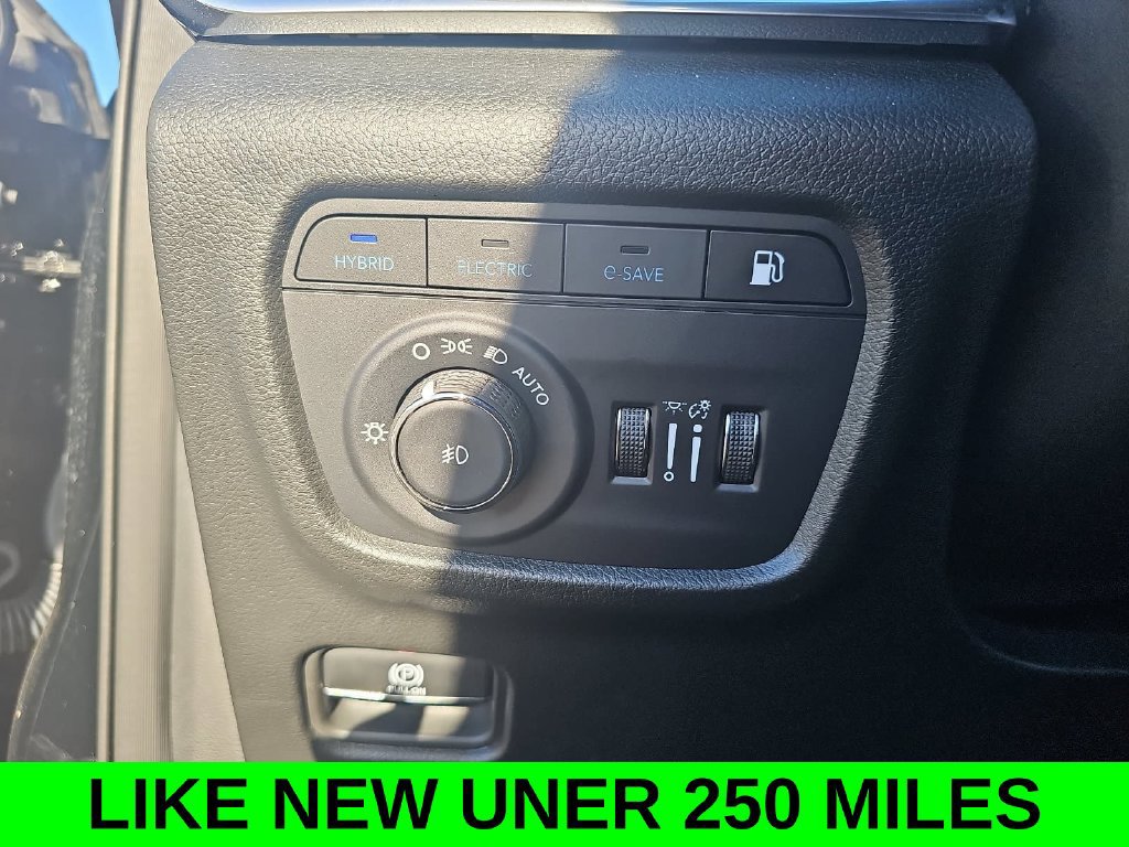 Used 2023 Jeep Grand Cherokee Overland w/ Luxury Tech Group IV AWD/4WD image 27