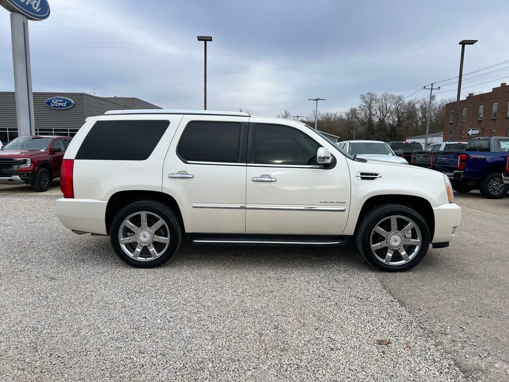 Used 2010 Cadillac Escalade Luxury image 9