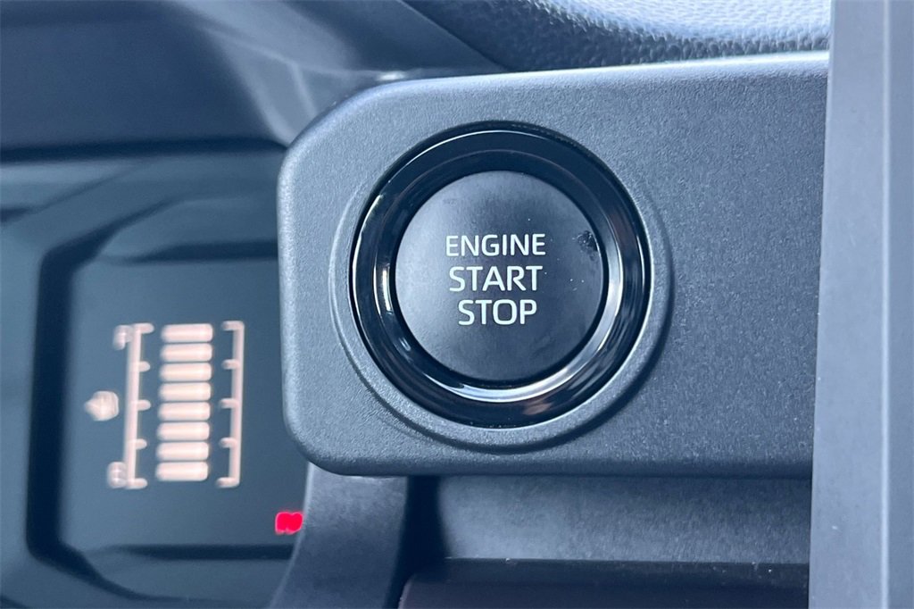 Certified 2025 Toyota Tacoma SR5 image 25