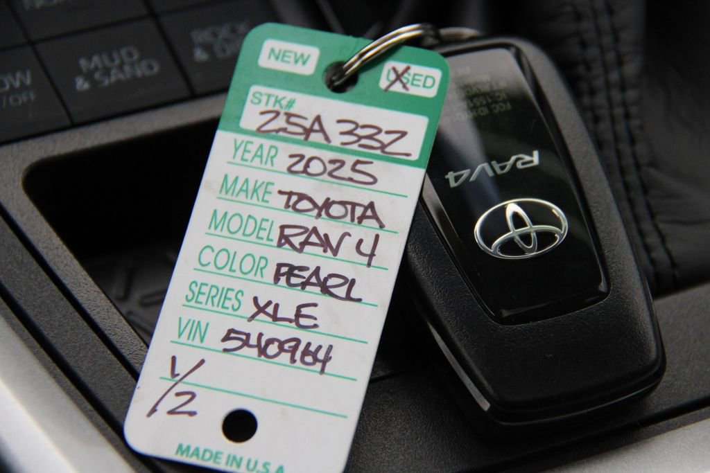 Used 2025 Toyota RAV4 XLE Premium image 33