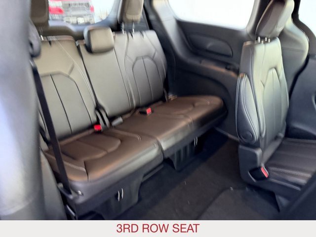 New 2026 Chrysler Pacifica Select image 12