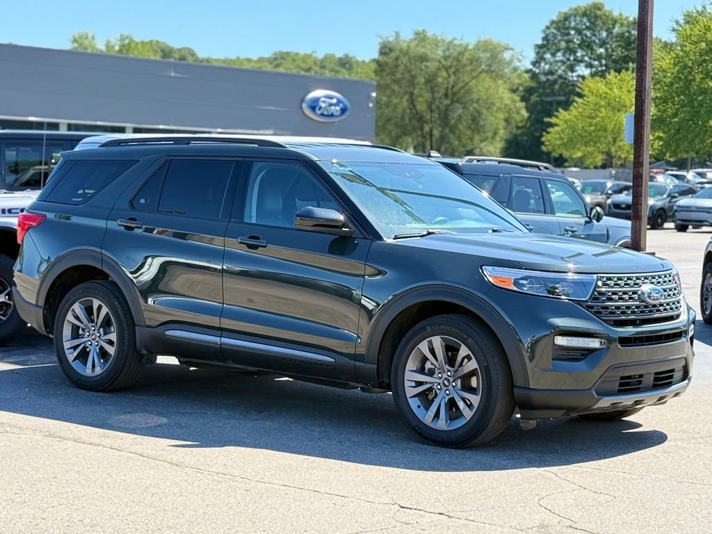 Used 2024 Ford Explorer XLT w/ Equipment Group 202A AWD/4WD image 30