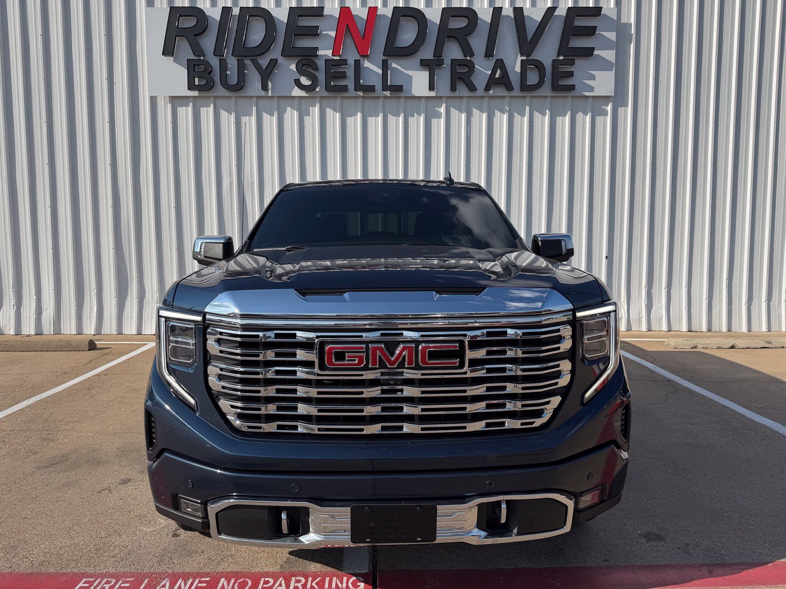 Used 2023 GMC Sierra 1500 Denali w/ Denali Reserve Package AWD/4WD image 11