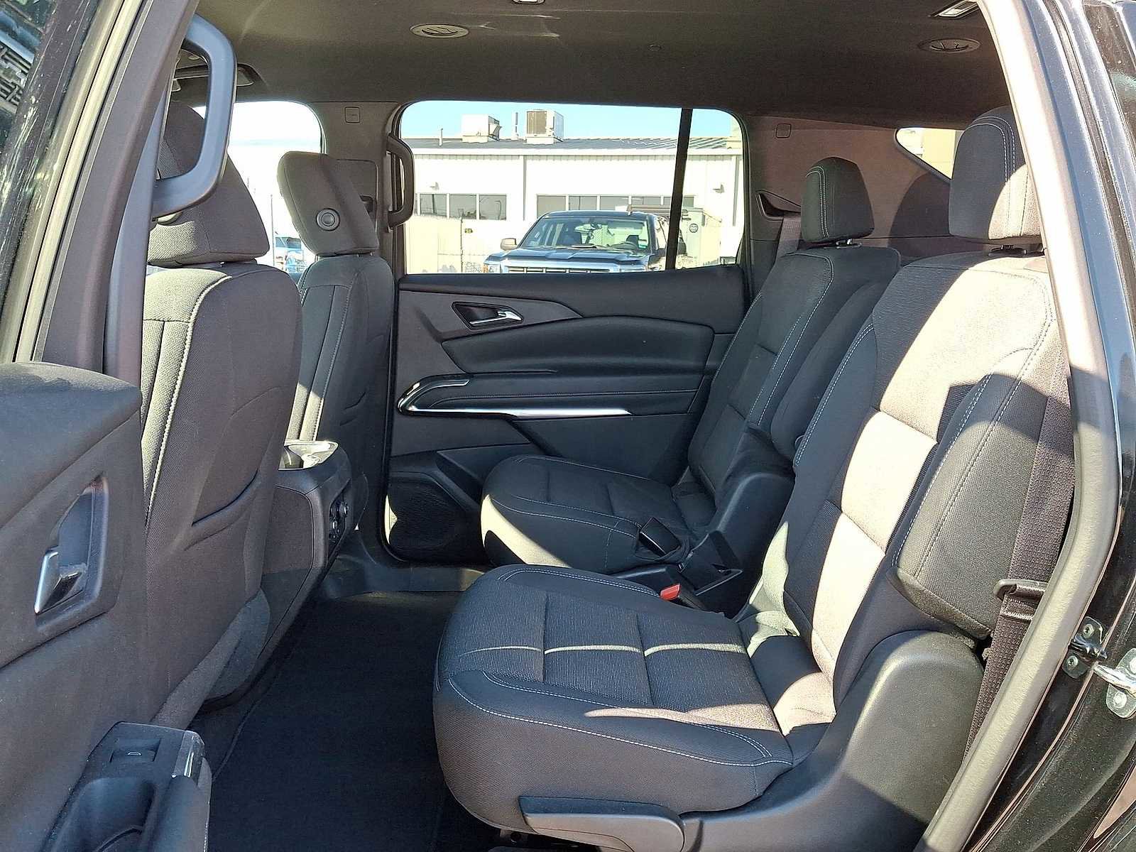 Used 2025 Chevrolet Traverse LT image 29