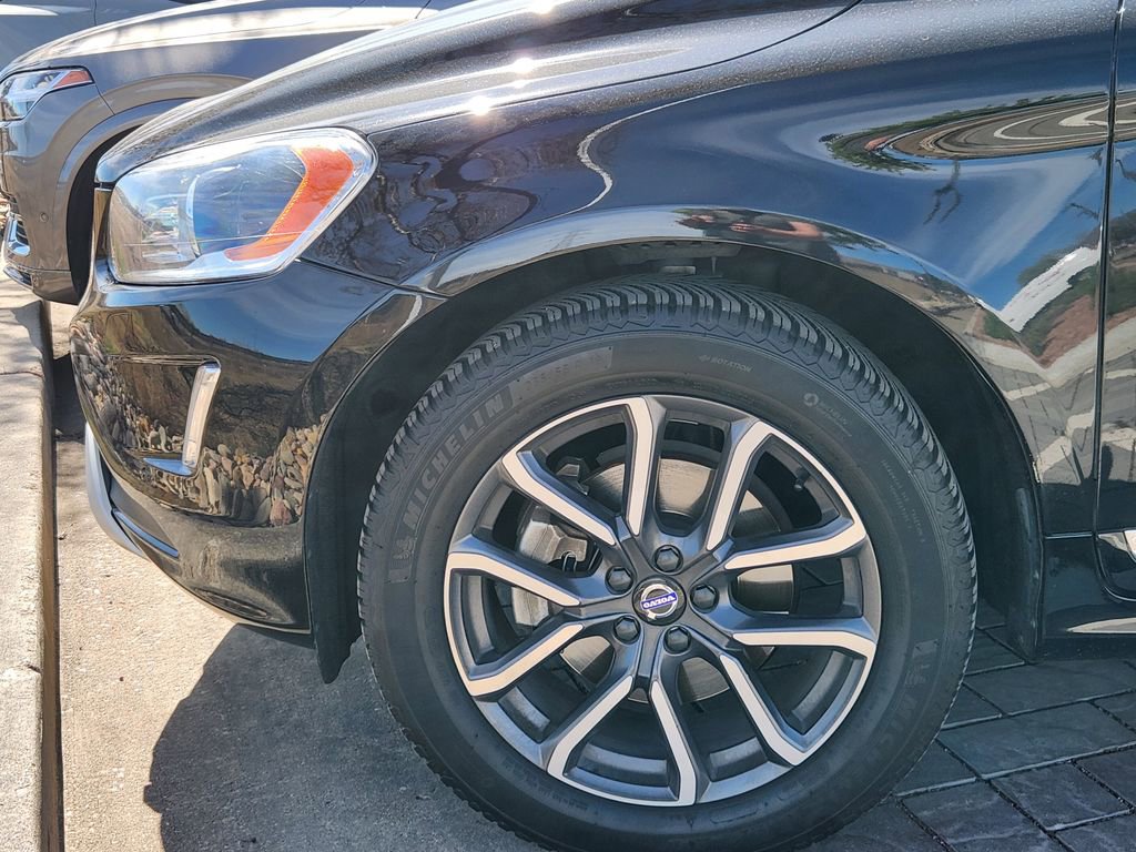 Used 2017 Volvo XC60 T6 Dynamic w/ Preferred Option Package image 6