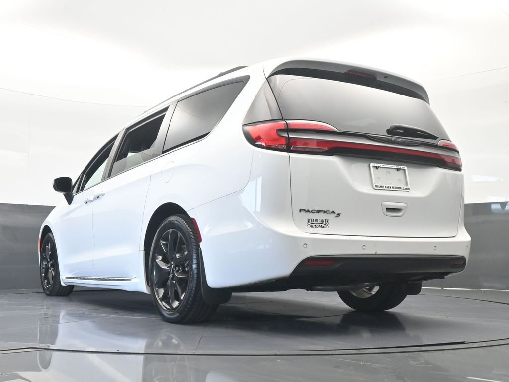 Used 2023 Chrysler Pacifica Touring-L w/ S Appearance Package image 61