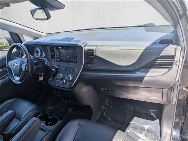 Used 2018 Toyota Sienna SE w/ Carpet Mat Package FWD image 21