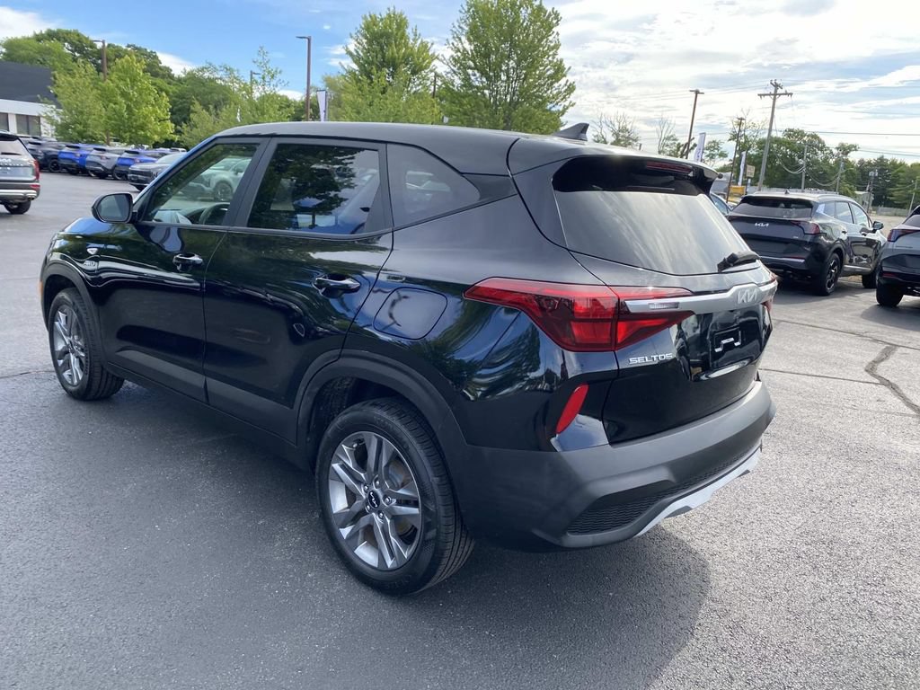 Used 2022 Kia Seltos LX AWD/4WD image 3