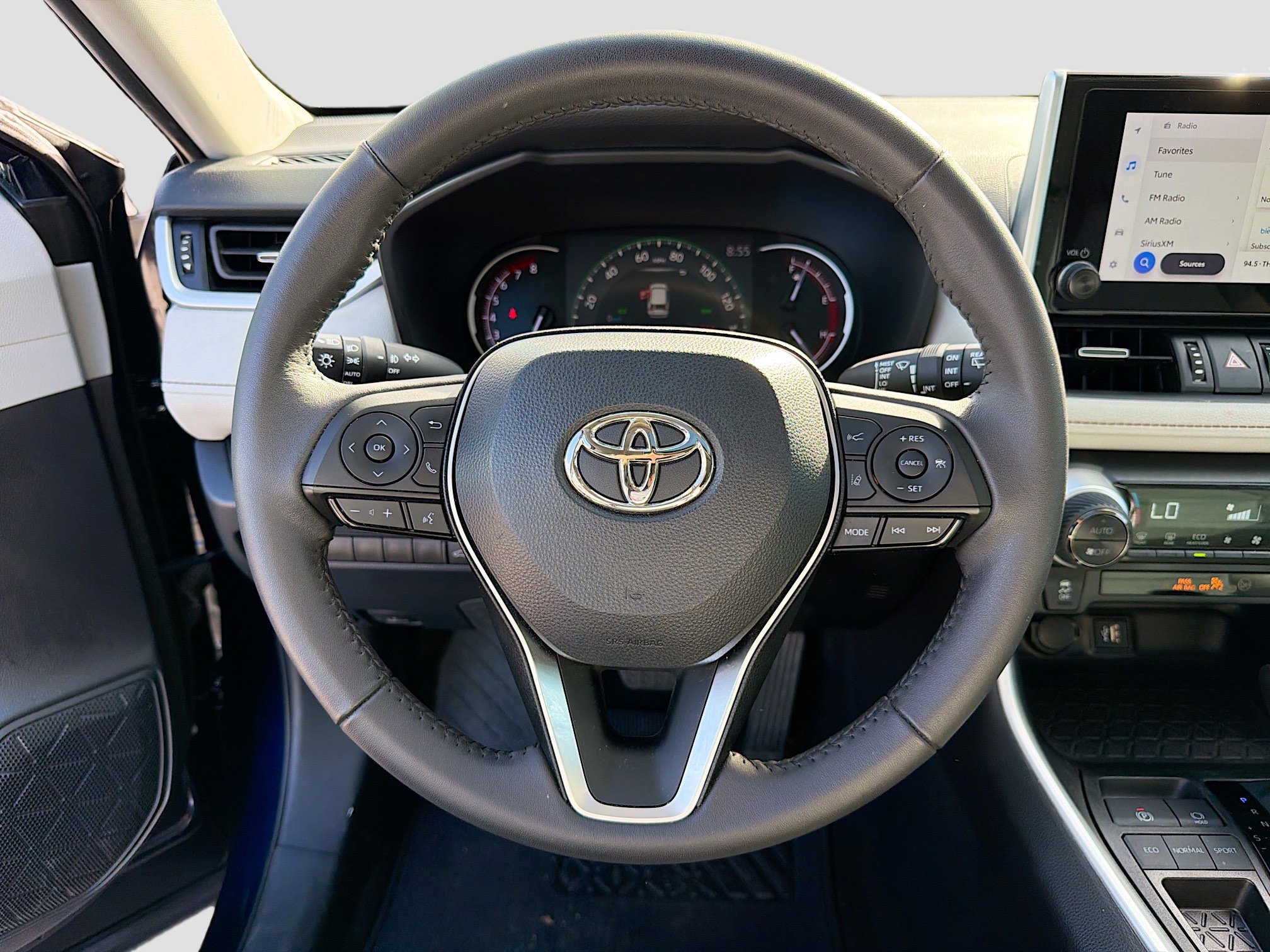 Used 2023 Toyota RAV4 XLE Premium image 40