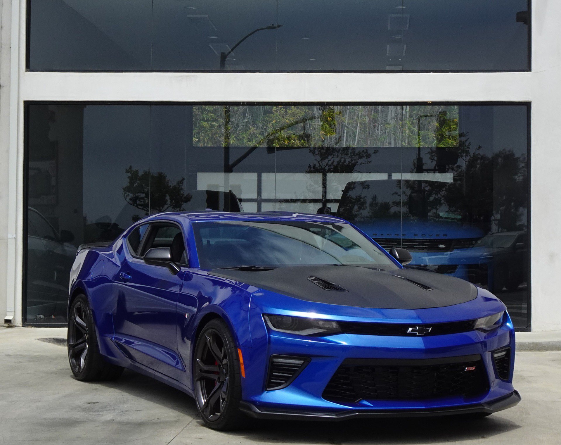 Used 2017 Chevrolet Camaro SS RWD image 8