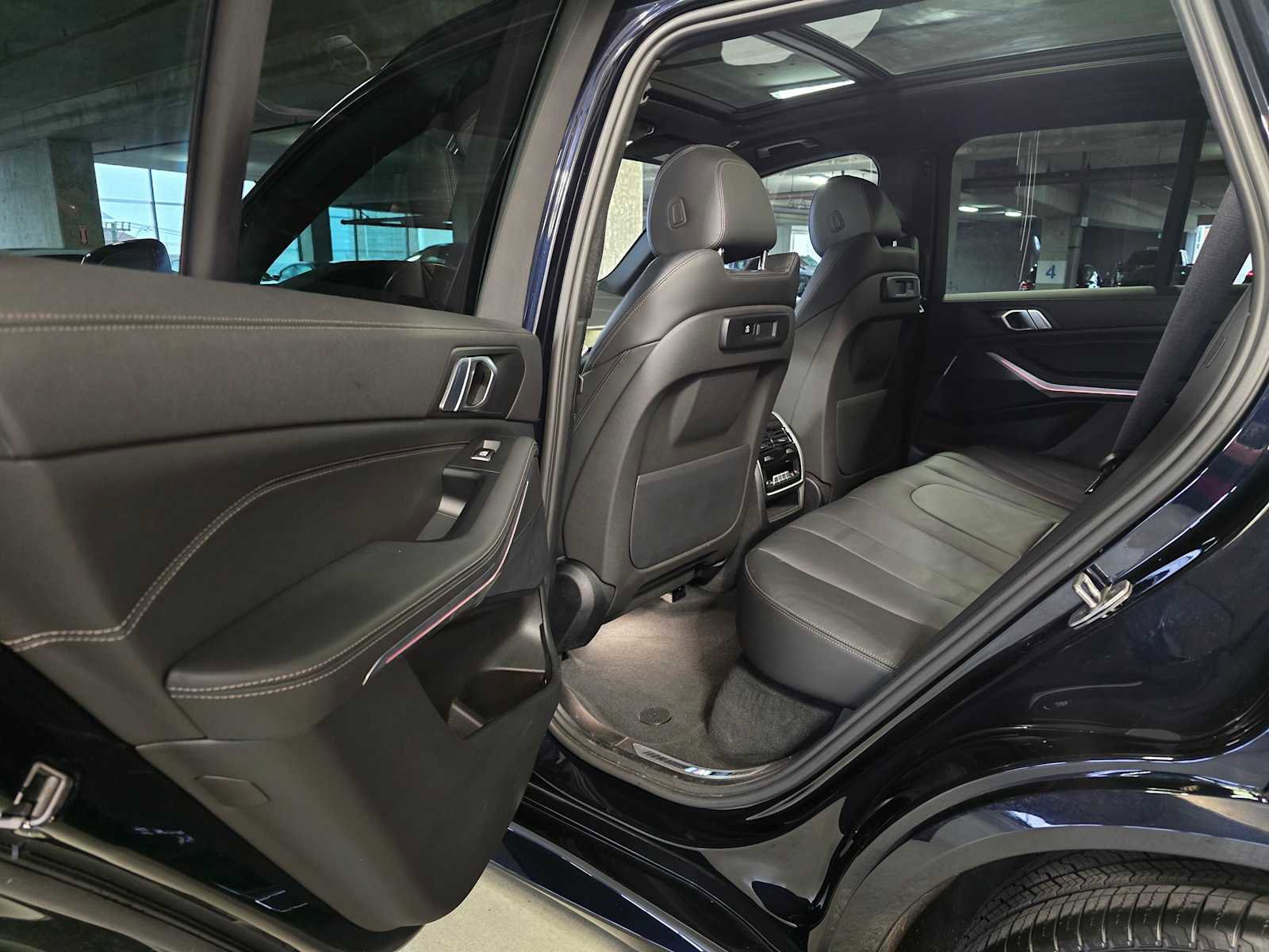 Used 2022 BMW X5 xDrive40i w/ M Sport Package image 28