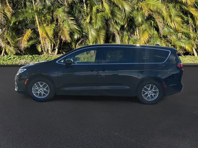 Used 2025 Chrysler Pacifica Select FWD image 9