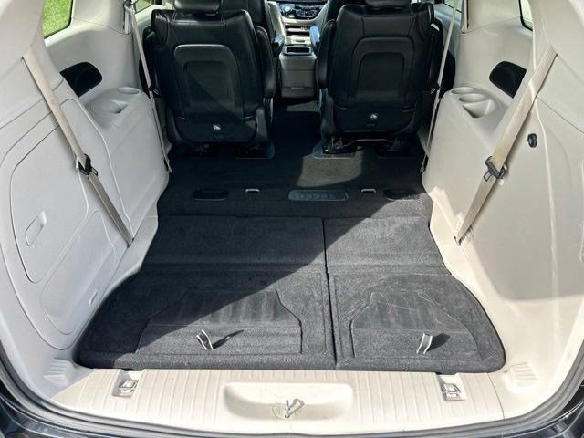 Used 2024 Chrysler Pacifica Limited FWD image 47