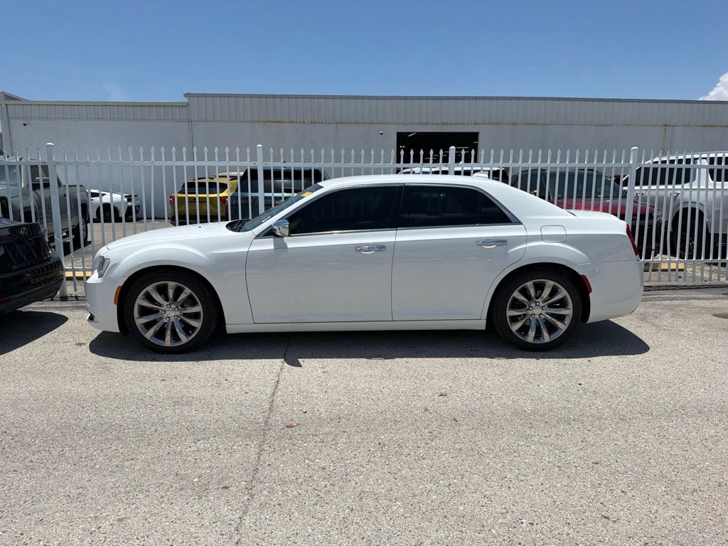 Used 2019 Chrysler 300 Limited RWD image 2