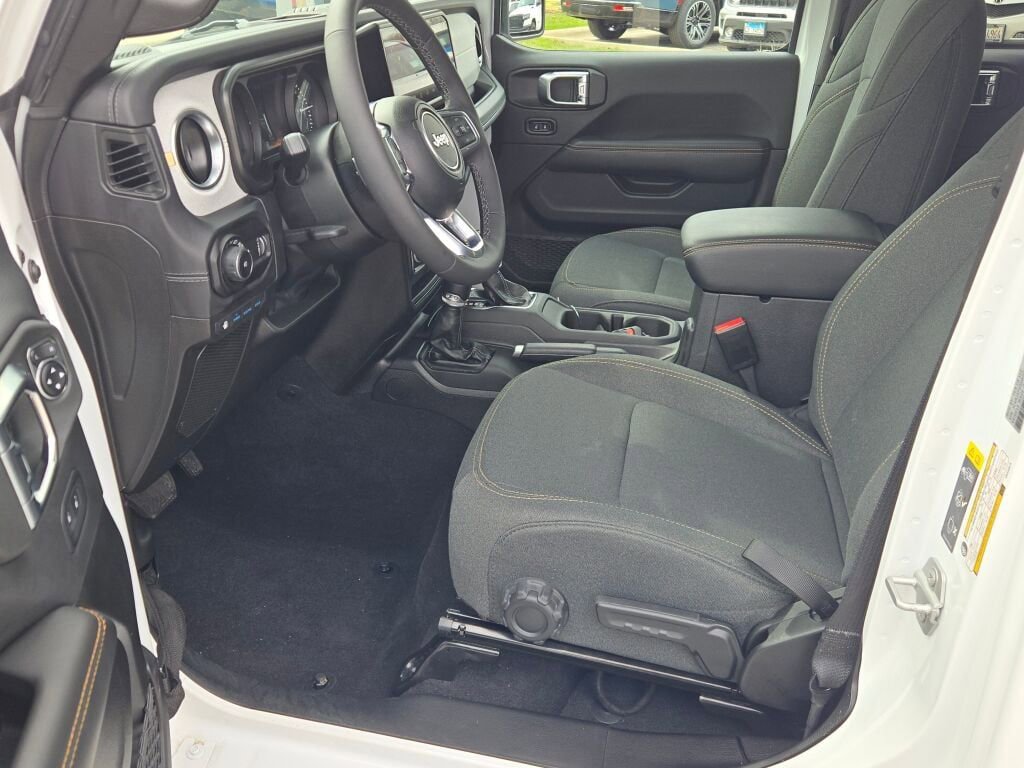 Certified 2025 Jeep Wrangler Unlimited Sahara w/ Safety Group image 20