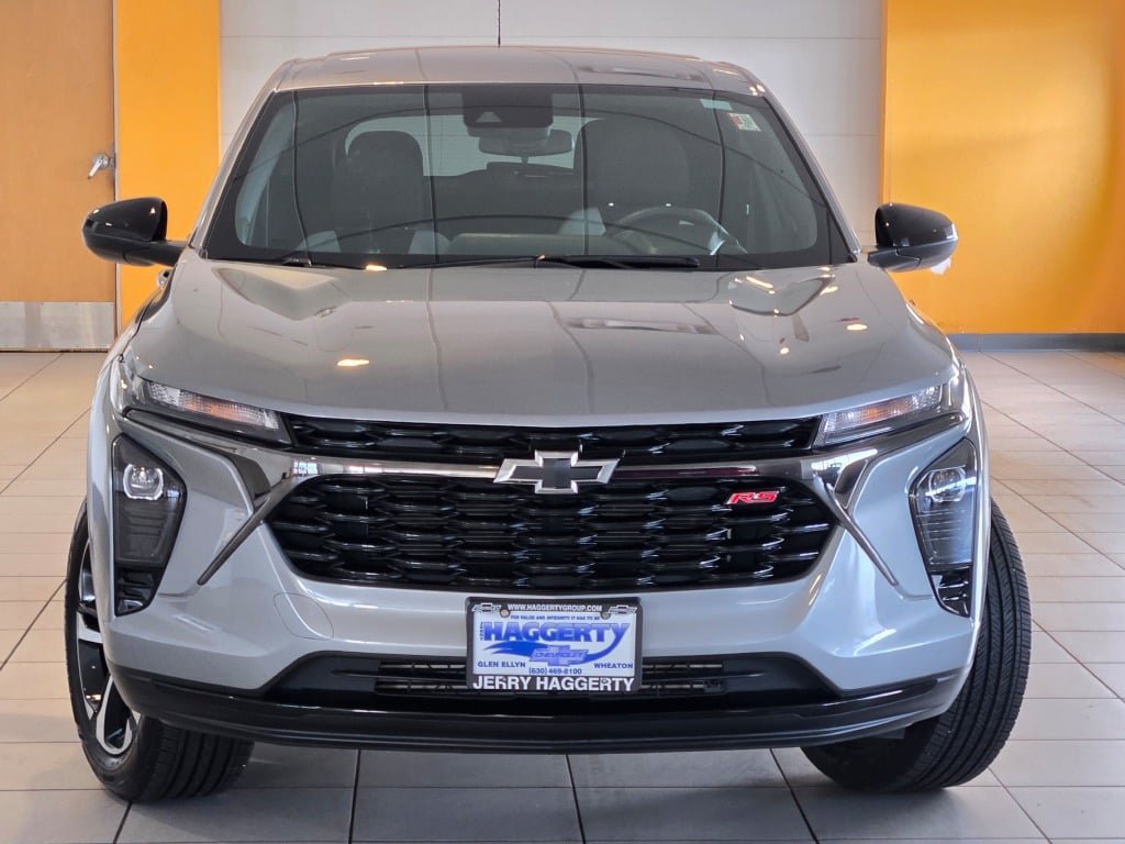 Used 2024 Chevrolet Trax RS w/ Driver Confidence Package FWD image 3
