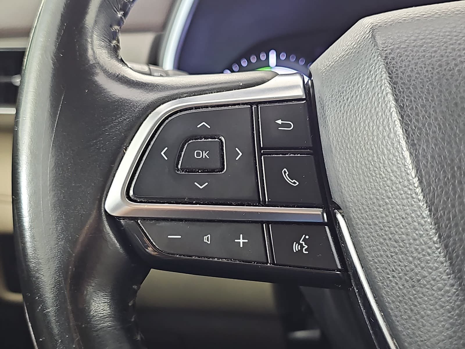 Used 2020 Toyota Highlander XLE AWD/4WD image 17