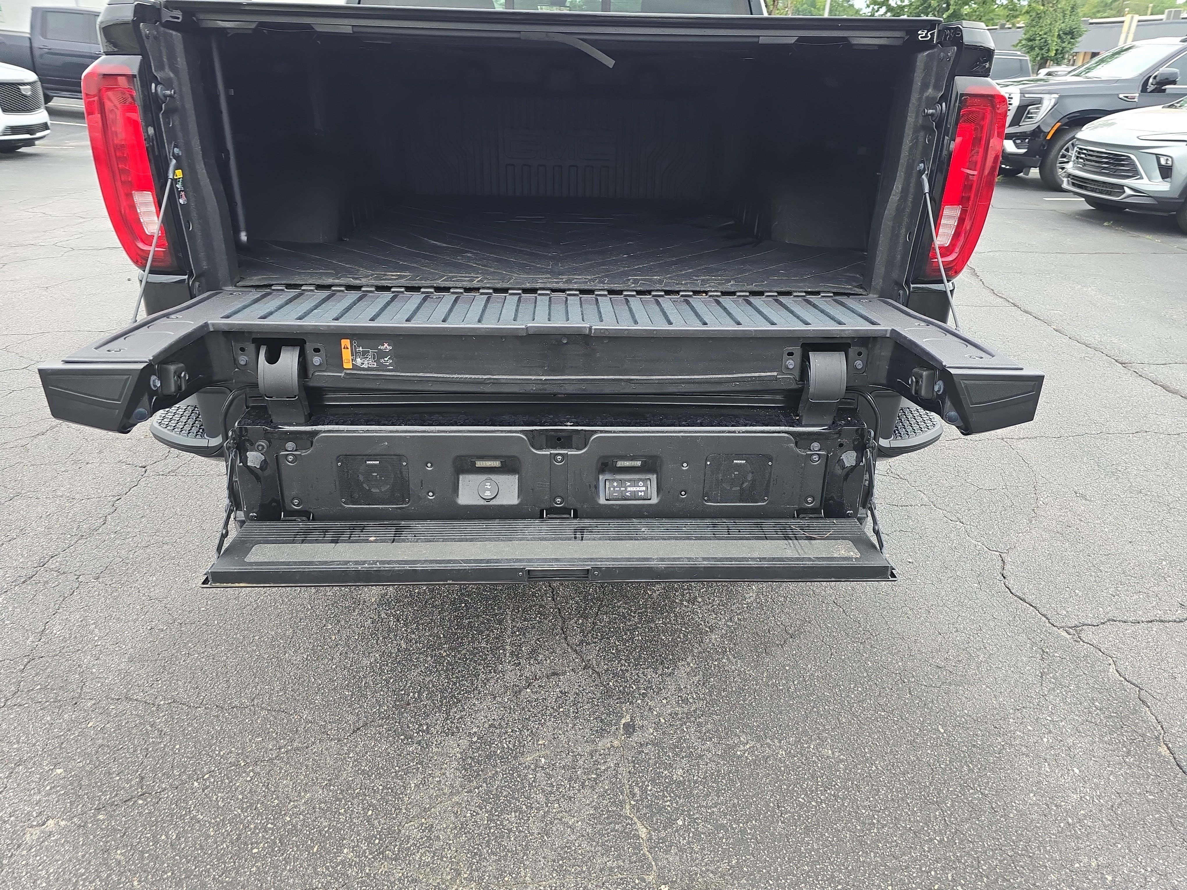 Used 2021 GMC Sierra 1500 AT4 w/ AT4 Value Package AWD/4WD image 14
