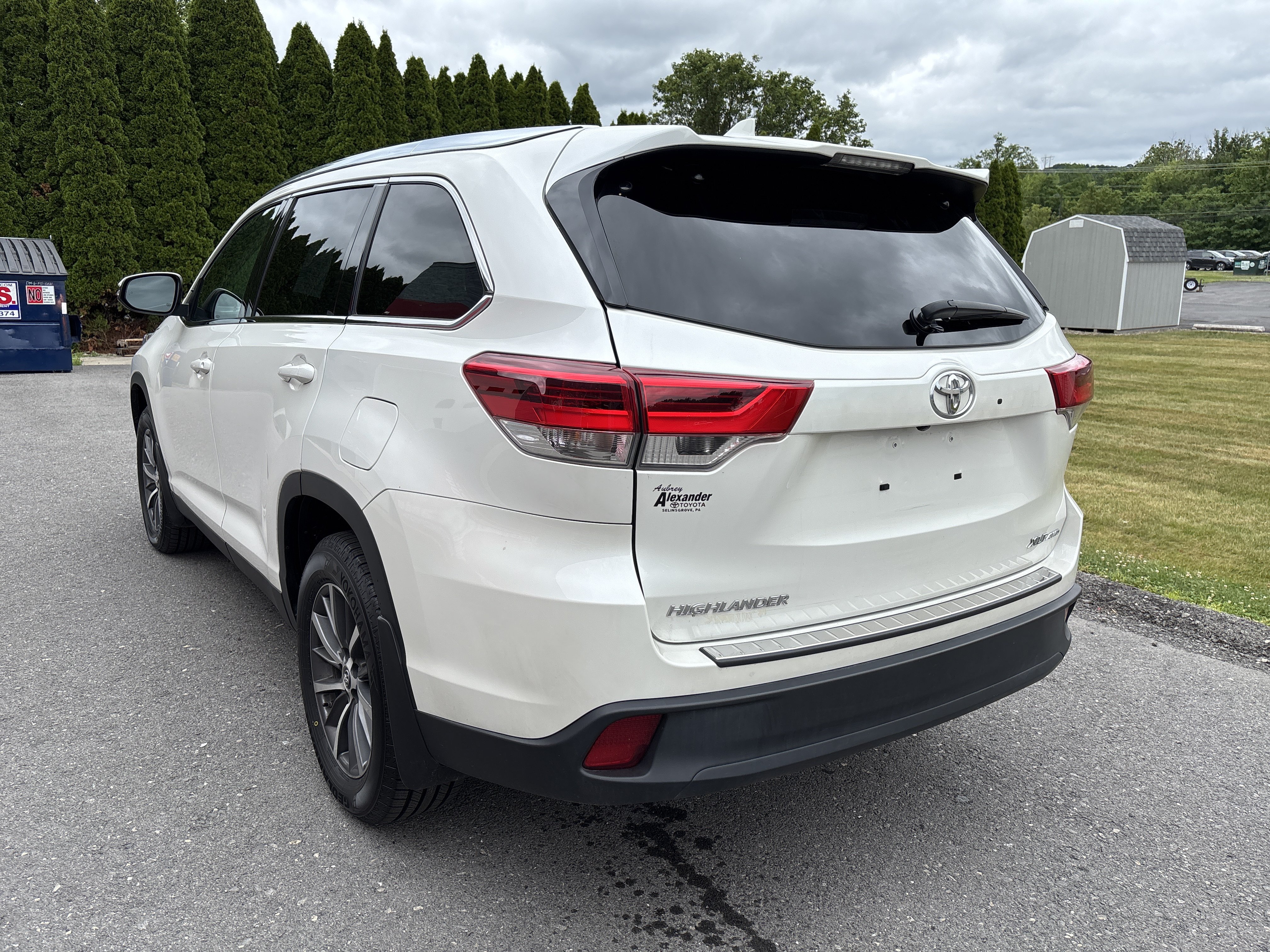 Used 2019 Toyota Highlander XLE AWD/4WD image 6