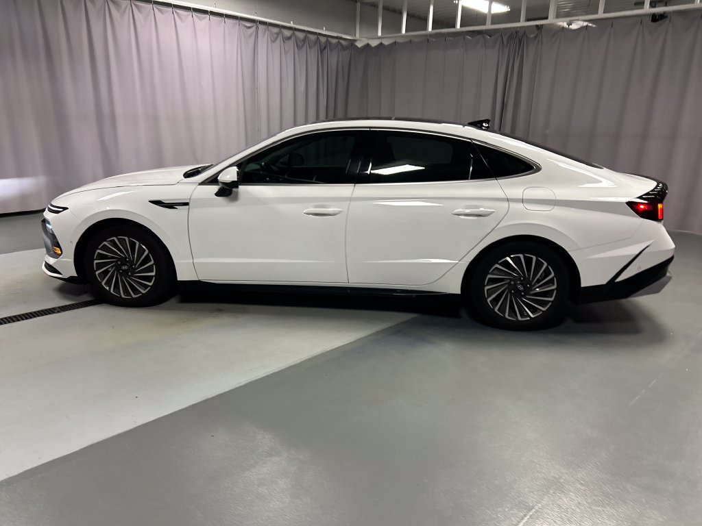 Used 2025 Hyundai Sonata Limited FWD image 4