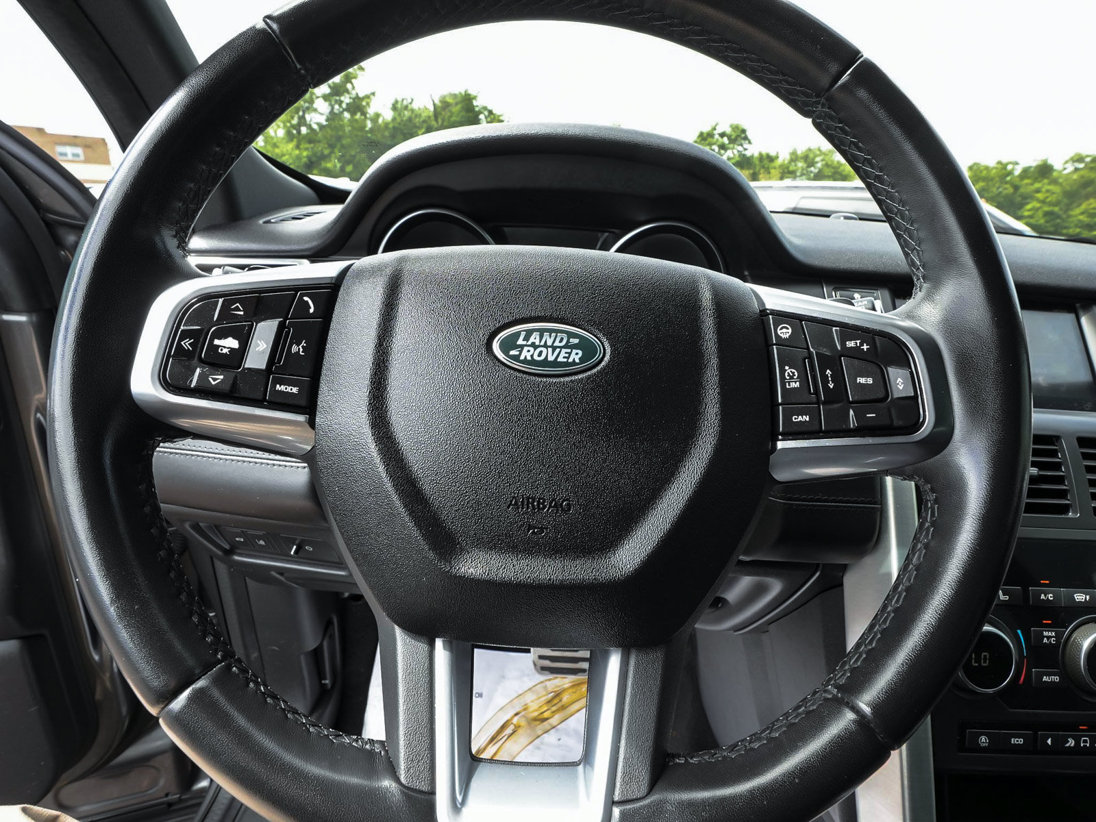 Used 2019 Land Rover Discovery Sport HSE Luxury AWD/4WD image 17