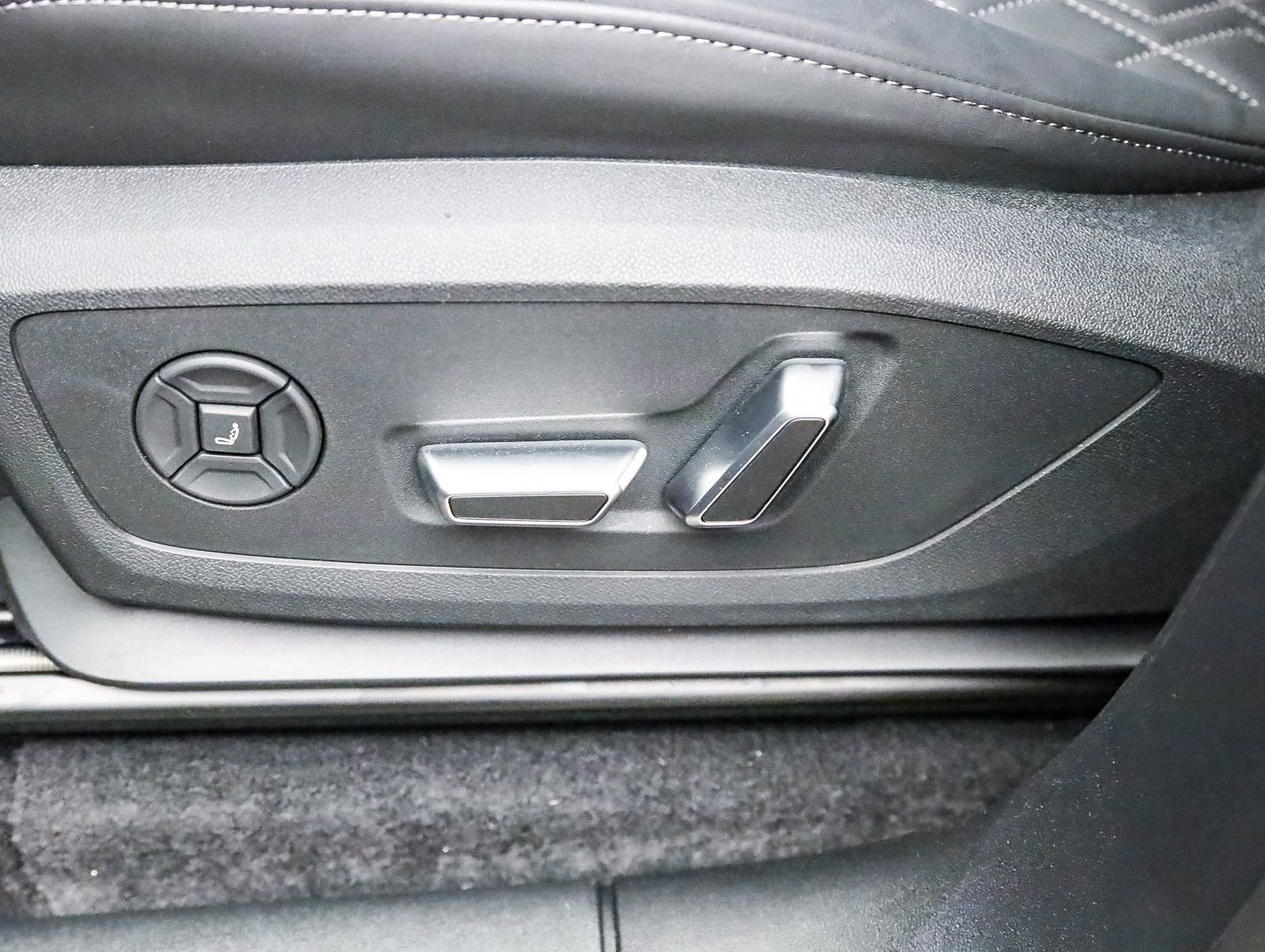 New 2025 Audi SQ6 e-tron Premium Plus image 25