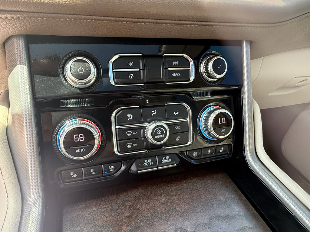 Used 2023 GMC Yukon XL Denali w/ Denali Reserve Package AWD/4WD image 16