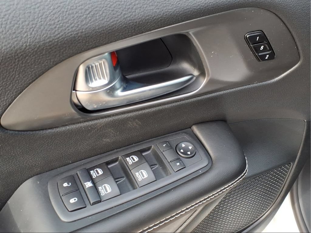New 2026 Chrysler Pacifica Select FWD image 17