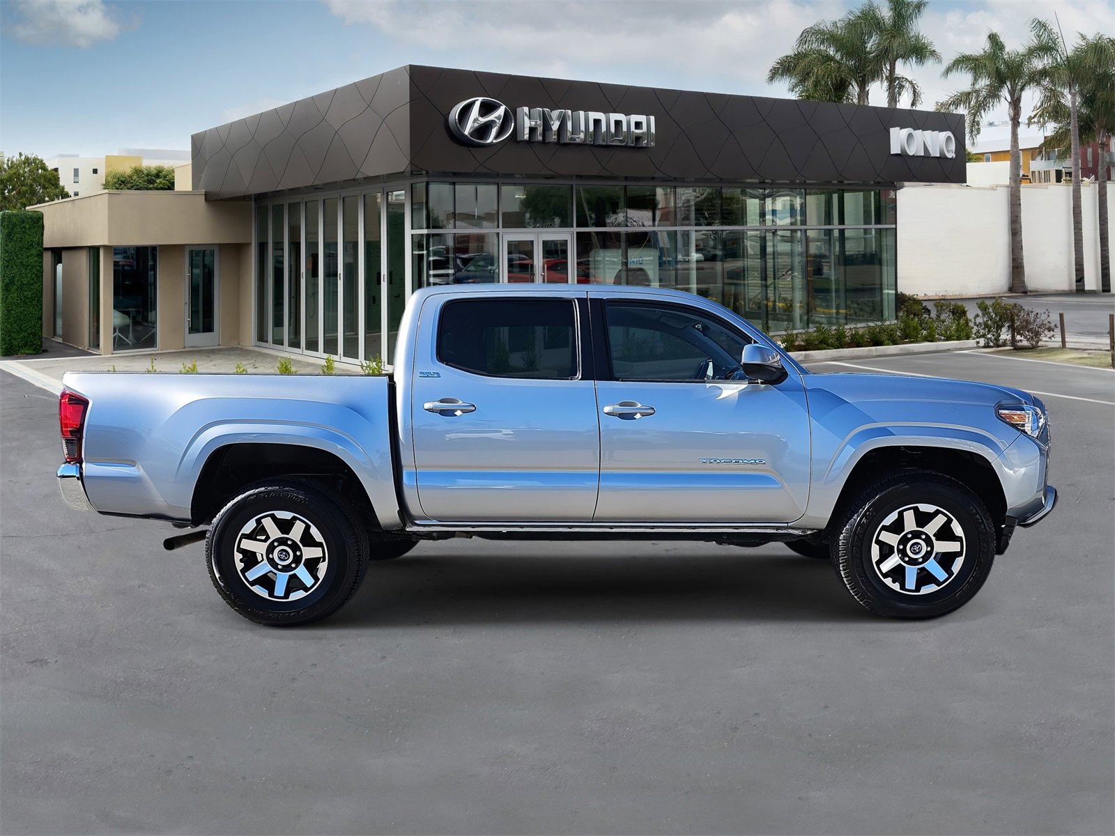 Used 2021 Toyota Tacoma SR5 image 2