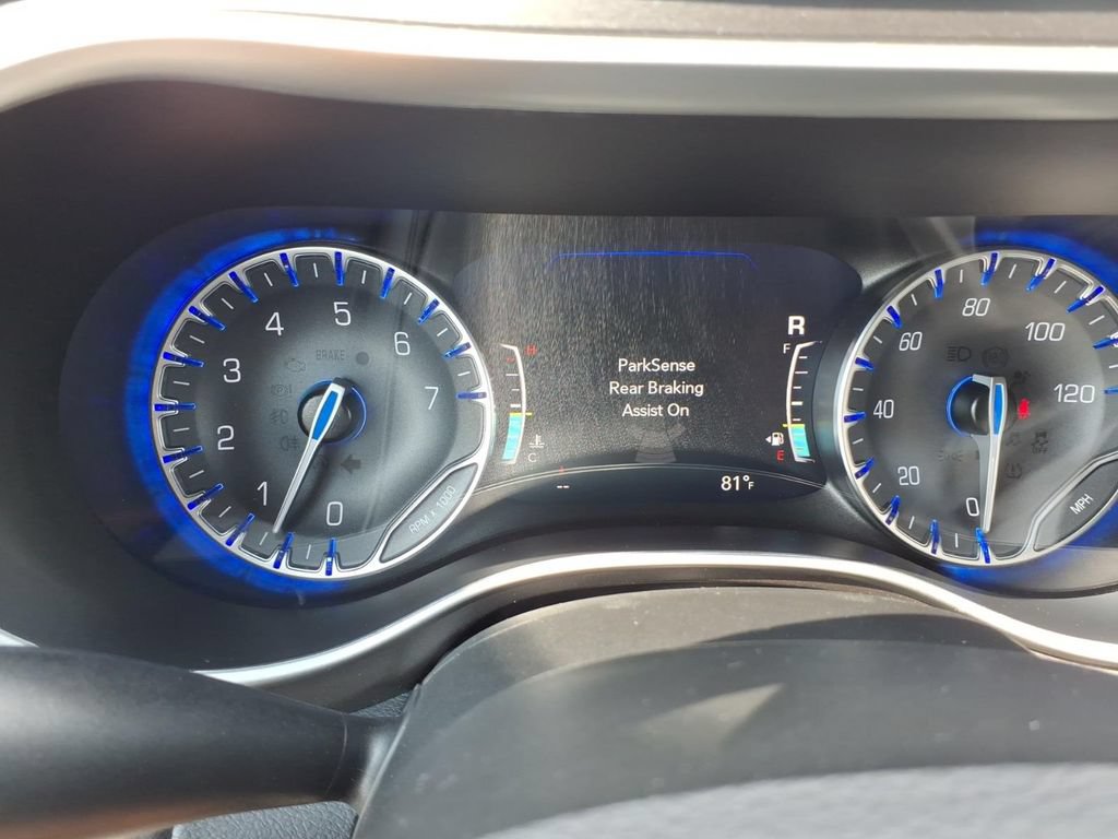 Used 2024 Chrysler Pacifica Touring-L FWD image 20